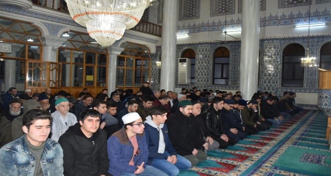 Şehit Mehmetçikler sabah namazında anıldı
