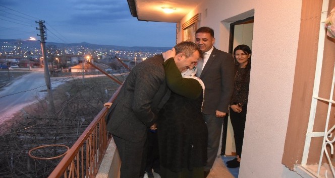 Vali Sezer: "Şehitlerimizin emanetleri başımızın tacıdır"