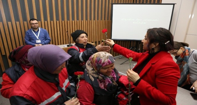 Bolu Belediyesi’nden kadın personellere ‘Kadınlar Günü’ sürprizi