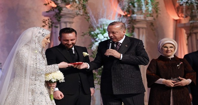 Cumhurbaşkanı Erdoğan, yeğeninin nikah şahitliğini yaptı