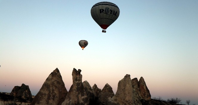 Kapadokya’da balonların görsel şöleni