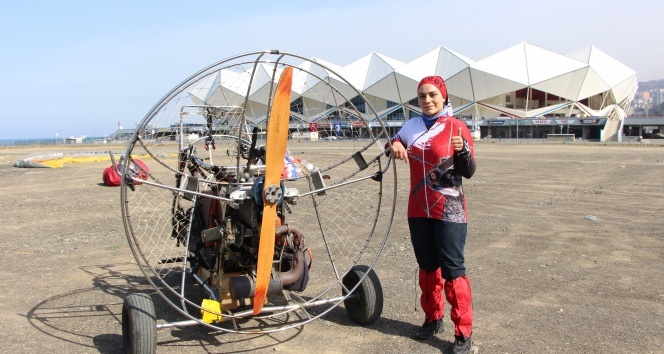 O Türkiye’nin tek kadın paratrike pilotu