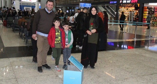 İstanbul Havalimanı&#039;nda Kadınlar Günü&#039;nde kadınlara şaşırtan hediye