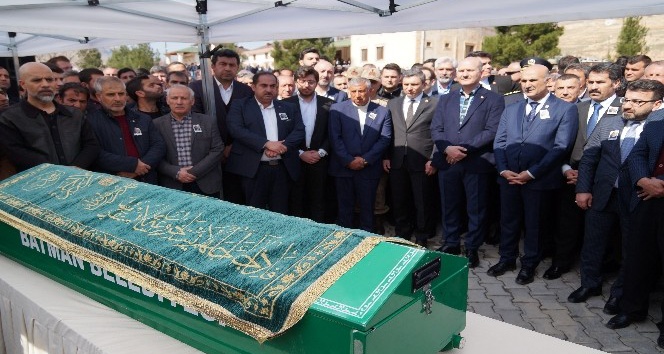 Bakan Soylu husumetli aileleri barıştırmak isterken hayatını kaybeden Ferit Özdemir’in cenazesine katıldı