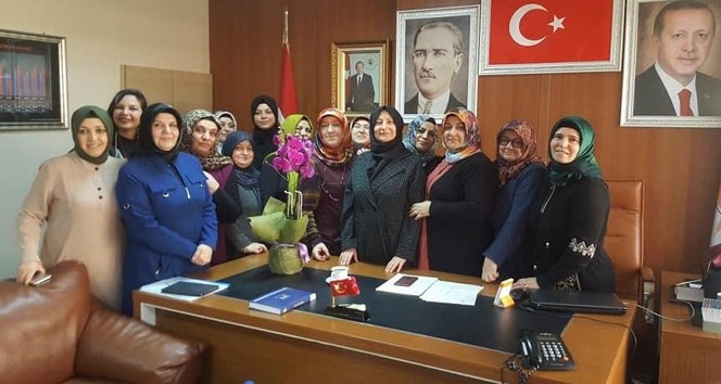 AK Partili Erkök: "Kadınlar Günü’nü kahraman Türk kadınlarına ithaf ediyoruz"