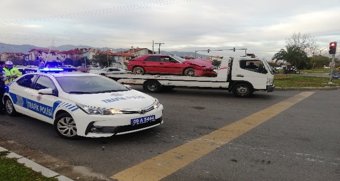 Aydın’da zincirleme trafik kazası; 4 yaralı