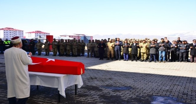 Kalp krizi geçirerek hayatını kaybeden asker için tören düzenlendi