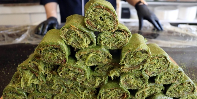 2 metrelik boruda bol fıstıklı kadayıf