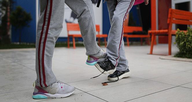 Öğrencilerden korona selamı