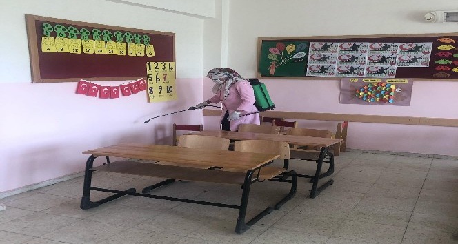 Kilis’te okullar dezenfekte ediliyor