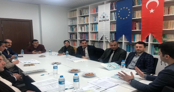 Bitlis’te çağrıya çıkan hibe programlarıyla ilgili bilgilendirme toplantısı
