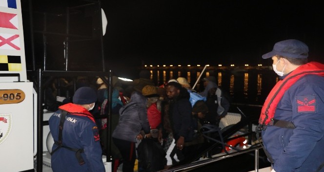 Ayvacık’ta lastik botla Midilli’ye giden 45 göçmen karaya çıkarıldı