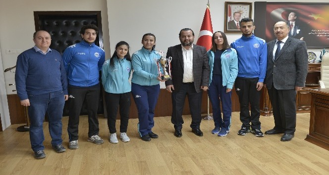 KMÜ, Badminton Takımı birinciliğe yükseldi