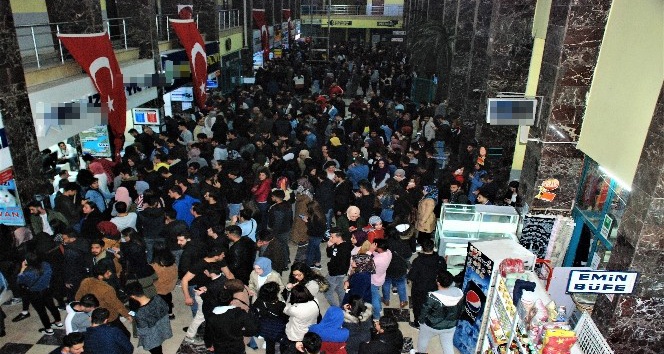 Tokat’ta tatili duyan üniversite öğrencileri terminallere akın etti
