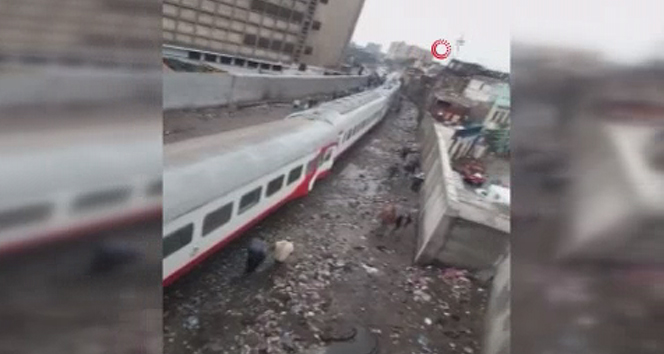 Mısır&#039;da iki yolcu treni çarpıştı: 13 yaralı