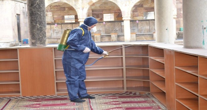 Gülşehir Belediyesi, camileri dezenfekte etti