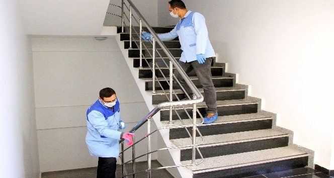 Üniversitede Korona virüsüne karşı tedbirler attırıldı