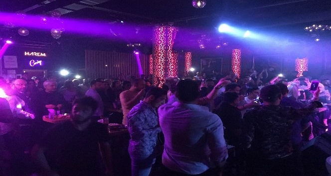 Bilal Sonses sevenleriyle Kuşadası’nda buluştu