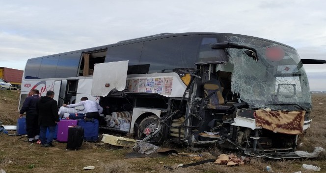 Aksaray’da bir yolcu otobüsü tıra çarptı: 44 yaralı