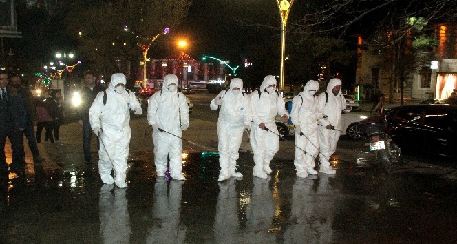 Erzincan Belediyesi, korona virüse karşı dezenfekte çalışması yaptı