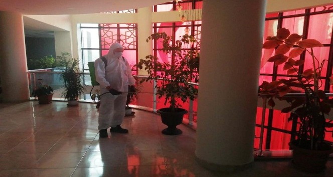 Altınova Belediyesi’nin tüm birimleri ilaçlandı