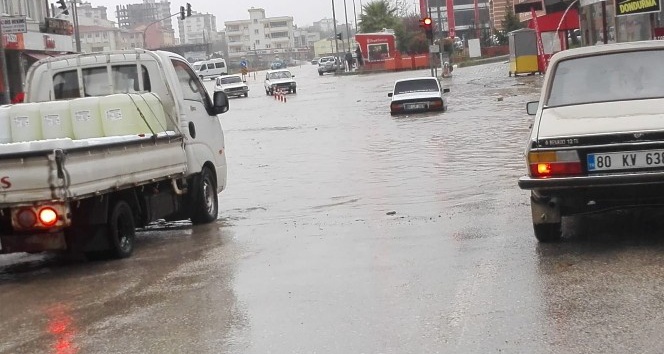 Osmaniye’de şiddetli yağmur su baskınlarına neden oldu