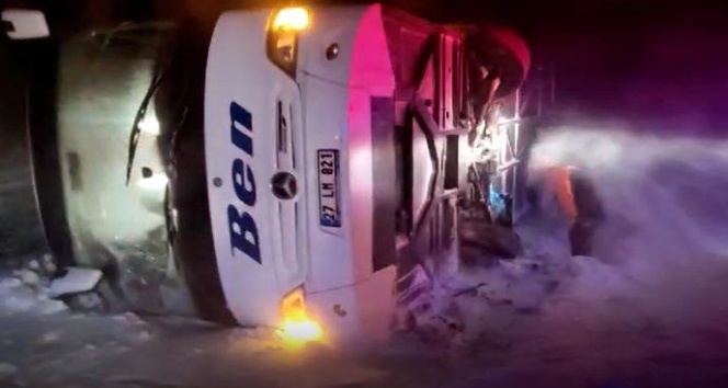 Afyonkarahisar’da yolcu otobüsü devrildi: 20 yaralı