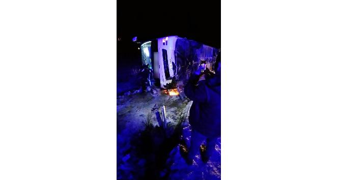 Kırşehir’de yolcu otobüsü yan yattı: 13 yaralı