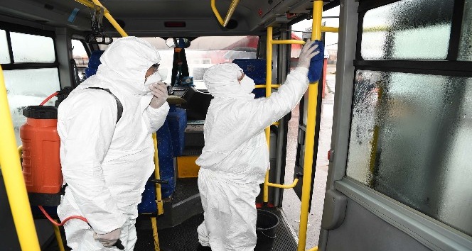 Muş Belediyesi toplu taşıma araçlarını dezenfekte etti