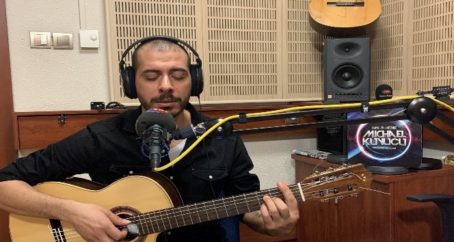 Emre Çiçek: "RAPçilerde Auto-Tune kullanıyorlar"