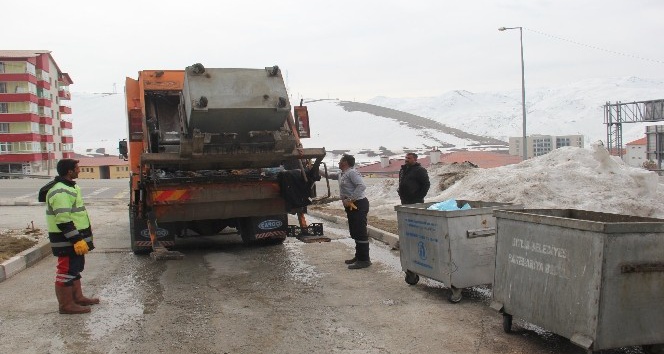 Bitlis’te kar ve çöpler ayrıştırılıyor