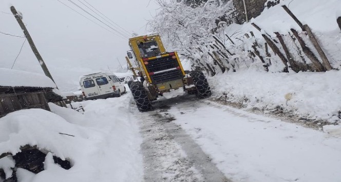 Giresun’da kar nedeniyle kapalı köy yolları açılıyor