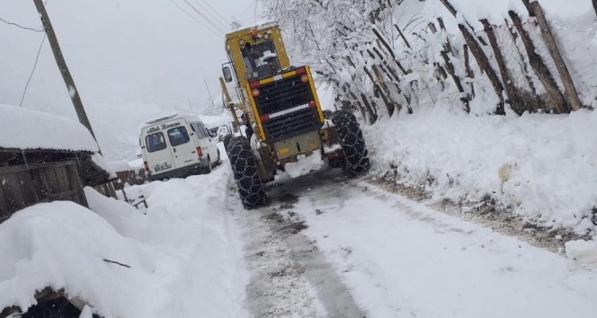 Giresun’da kar nedeniyle kapalı köy yolları açılıyor