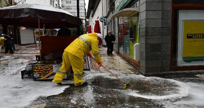 Trabzon’da sokaklar çamaşır suyu ile yıkanıyor