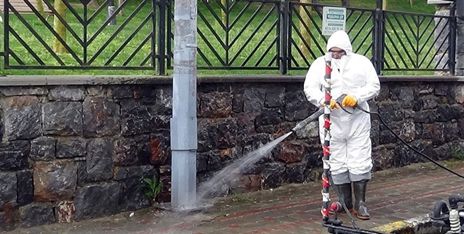 İstanbul'da cadde ve sokakların dezenfekte çalışması havadan görüntülendi