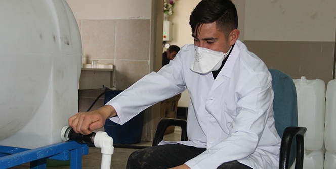 Her gün 20 ton dezenfekten sıvısı üretiyorlar, yine de taleplere yetişemiyorlar