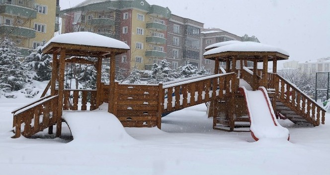 Nevşehir’de kar yağışı etkisini sürdürüyor