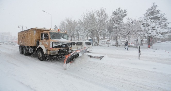 Nevşehir’de karla mücadele çalışmaları sürüyor