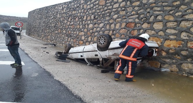 Kayganlaşan yol kazaya neden oldu: 3 yaralı