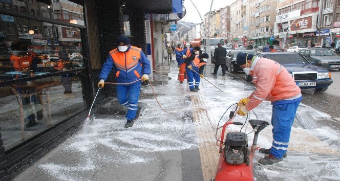 Tokat caddelerinde korona virüs temizliği