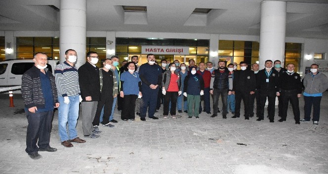 Sağlıkçılardan vatandaşlara “evde kalın” mesajı