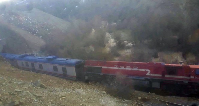 Elazığ’a heyelan nedeniyle tren yoldan çıktı, facia ucuz atlatıldı