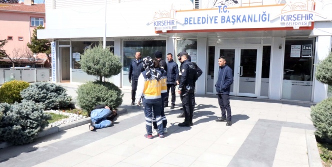 'Virüs var’ dedi! Sağlıkçıların yardım talebini reddetti