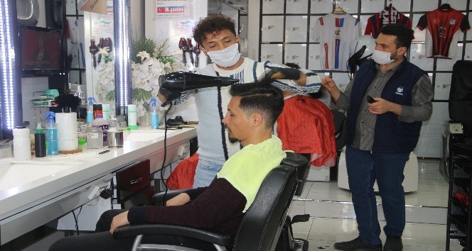 Haberi duyan vatandaşlar kuaförlere koştu