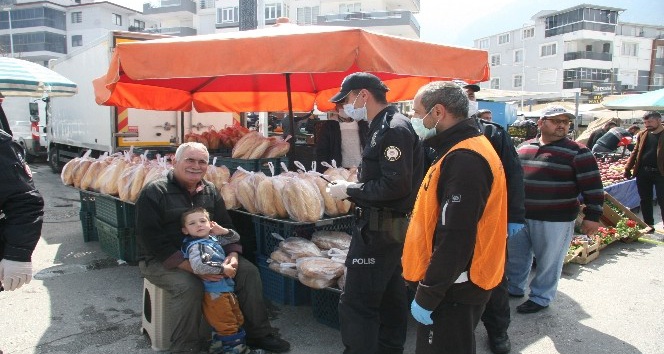Pamukkale Belediyesi risk grubundaki vatandaşlar için pazara çıktı