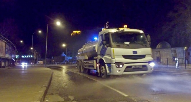 Kahramanmaraş’ta caddeler dezenfekte edildi