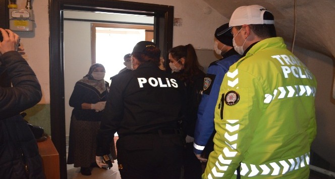 Kütahya’da yaşlıların ihtiyaçlarını polis karşılıyor