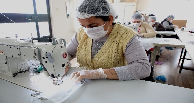 Akdeniz Belediyesi tıbbi maske üretimine başladı