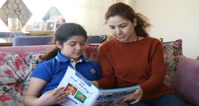 Uzaktan eğitim başladı, Kırşehir’de çocuklar aileleri ile ekran başına geçti