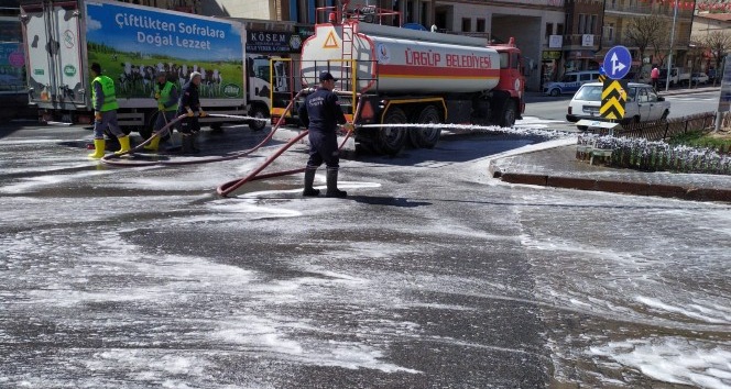 Ürgüp’te çarşı içi dezenfektanlı su ile yıkandı